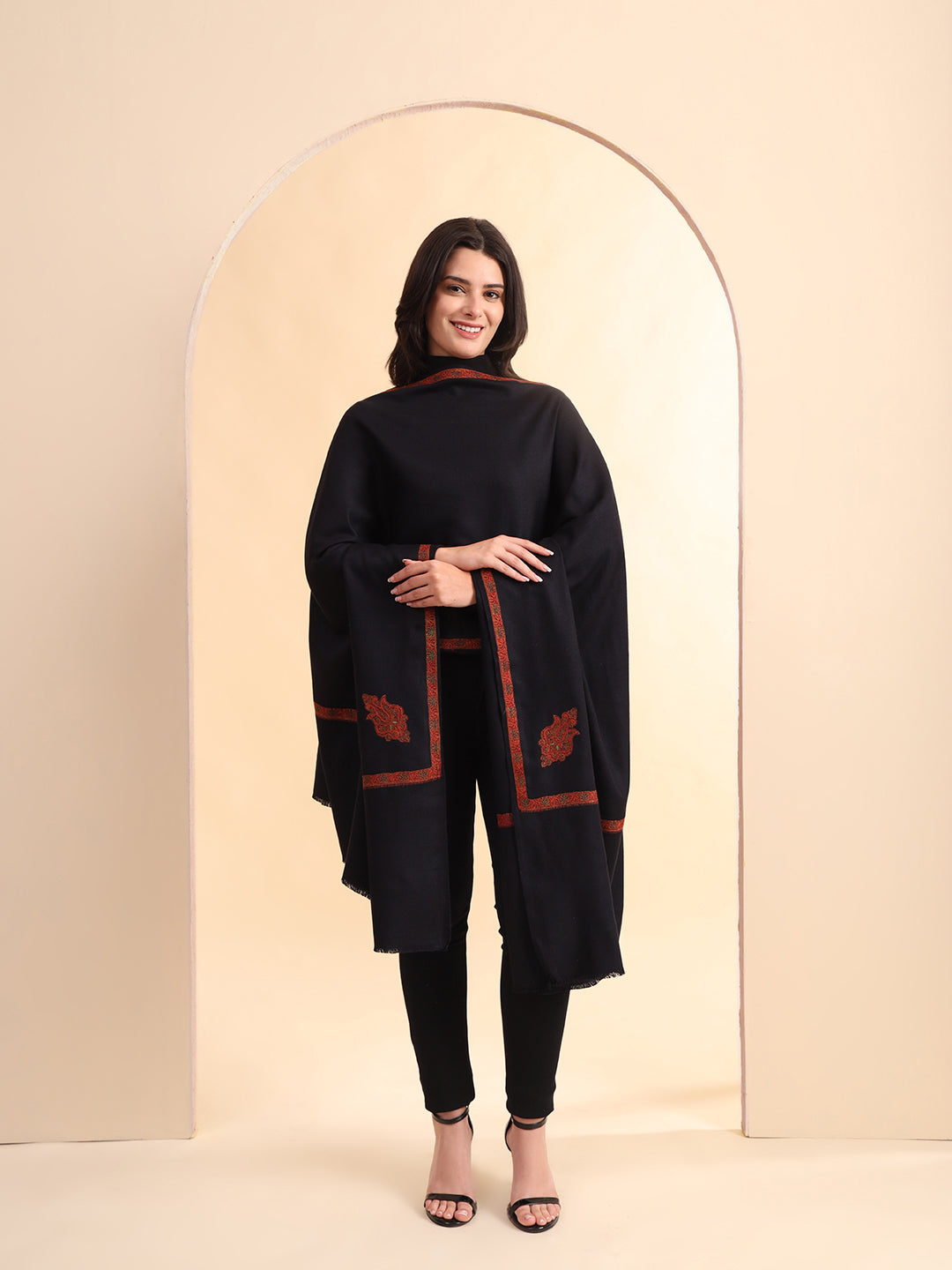 Sozni Embroidered Daur Border Solid Shawl | Black