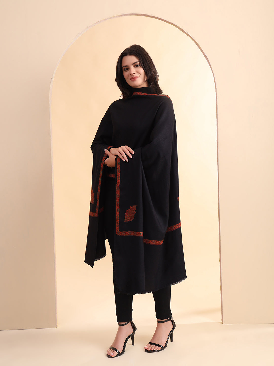 Sozni Embroidered Daur Border Solid Shawl | Black