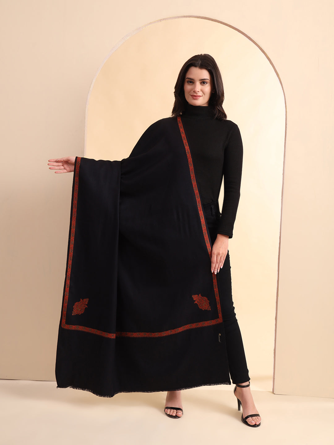 Sozni Embroidered Daur Border Solid Shawl | Black