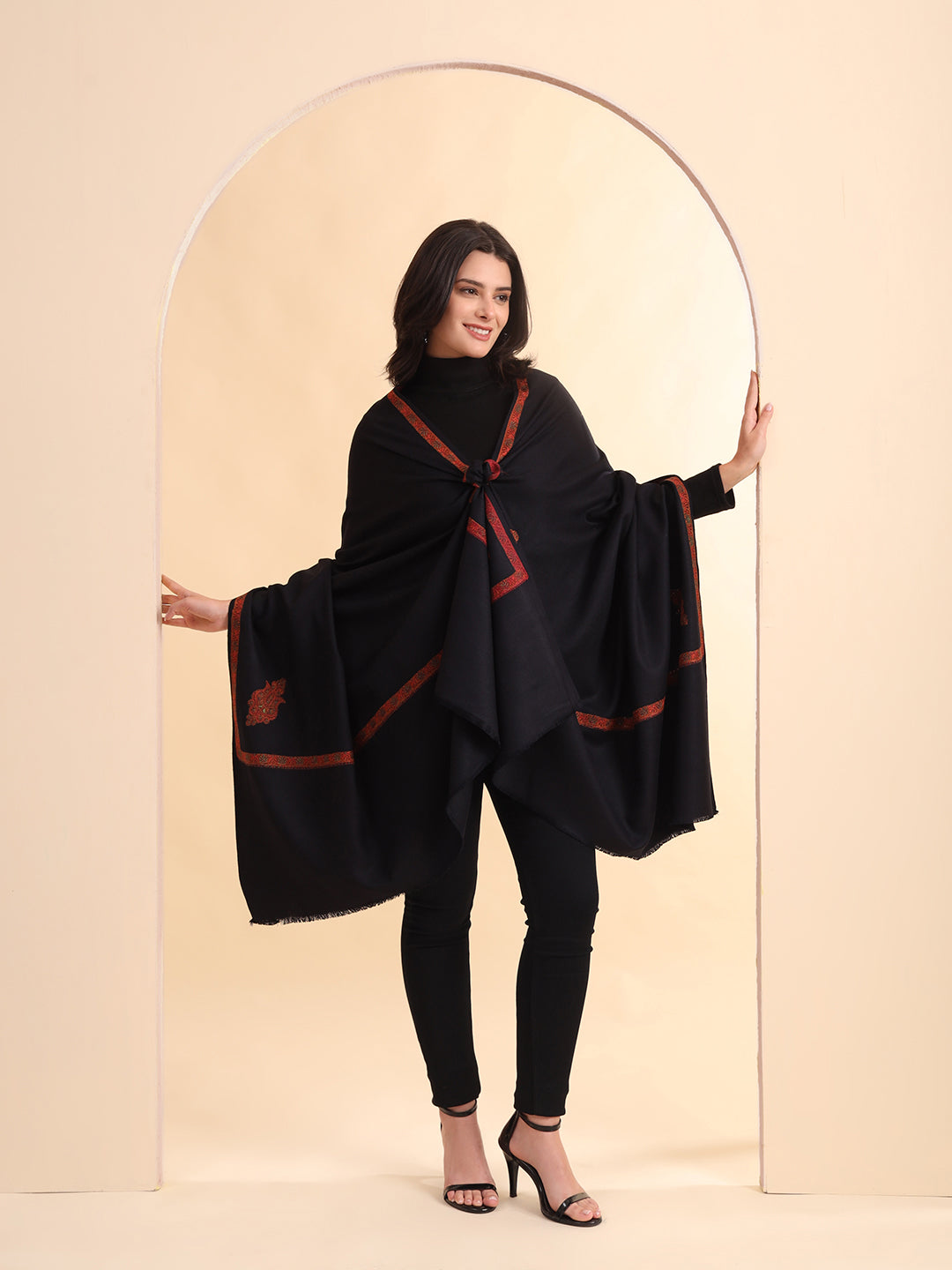 Sozni Embroidered Daur Border Solid Shawl | Black